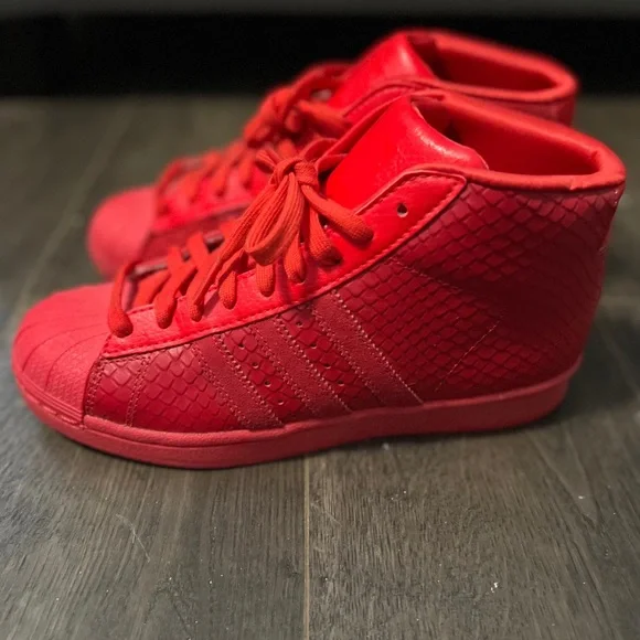 Red Adidas high top - Picture 3 of 9